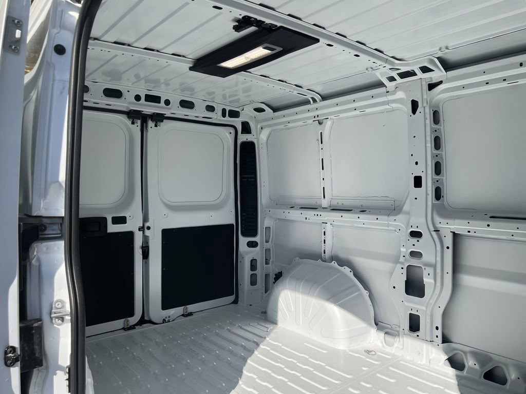 Used 2025 RAM ProMaster 2500 w/ Premium Convenience Group image 18