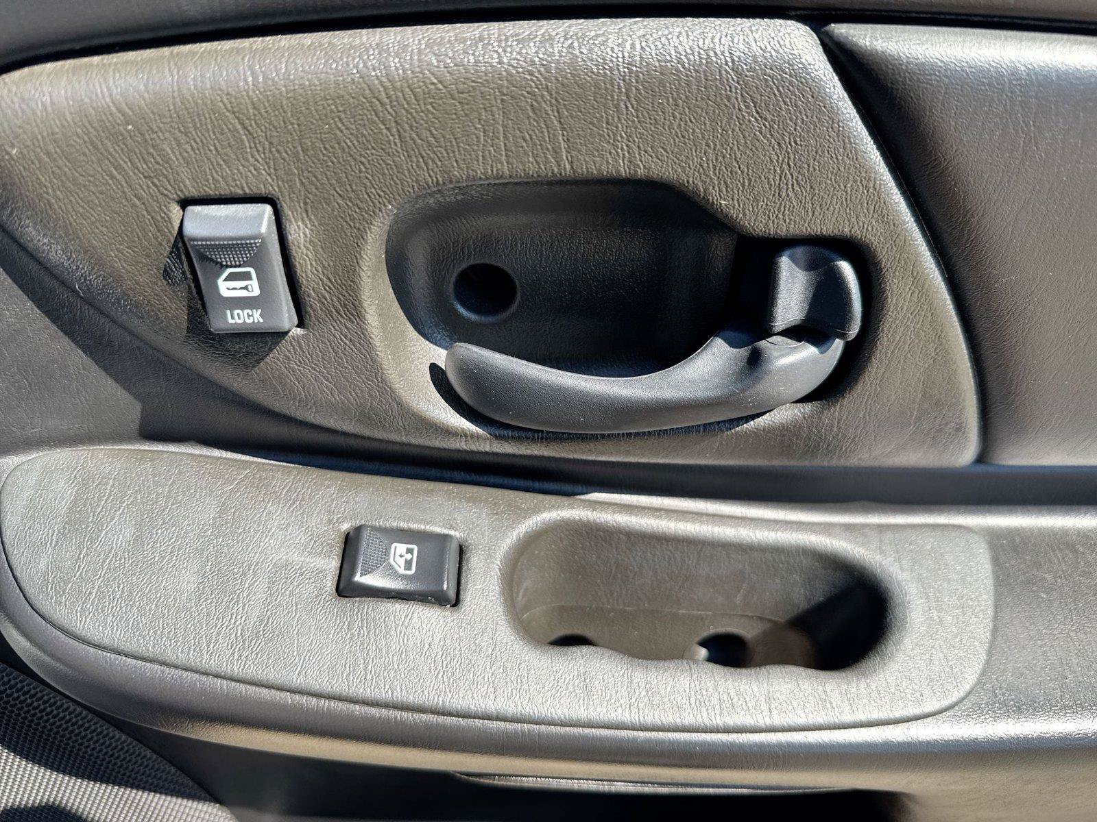 Used 2004 Chevrolet Monte Carlo SS w/ Preferred Equipment Group FWD image 18