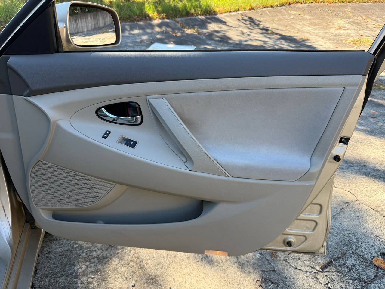 Used 2011 Toyota Camry LE w/ LE Extra-Value Pkg FWD image 27