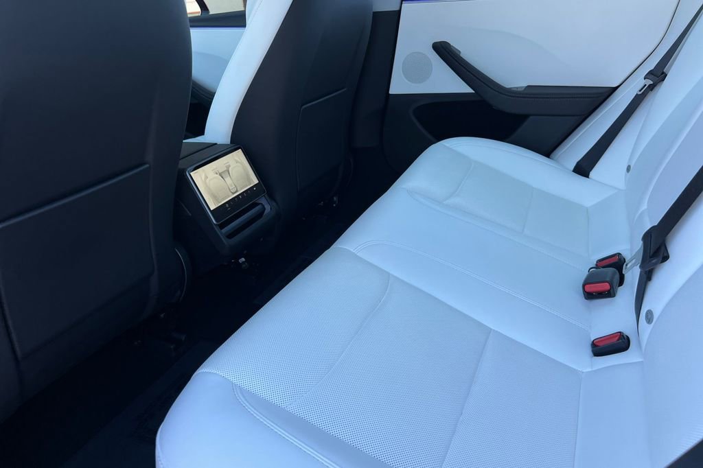 Used 2024 Tesla Model 3 Standard Range image 10