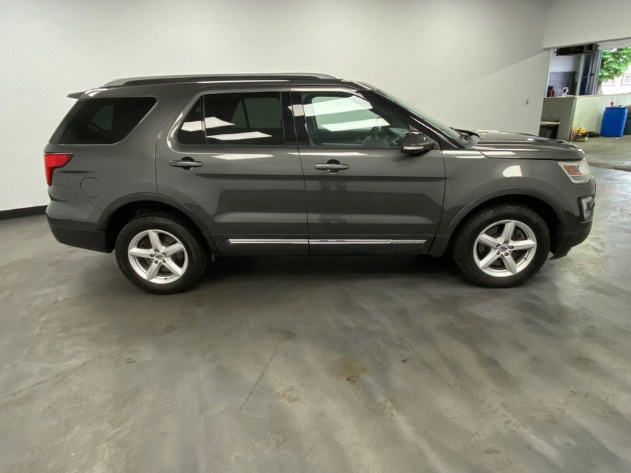 Used 2017 Ford Explorer XLT w/ Equipment Group 202A AWD/4WD image 7