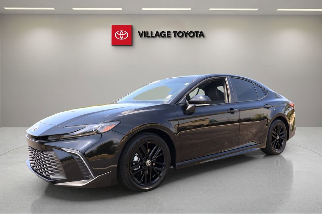 Used 2026 Toyota Camry SE FWD image 1