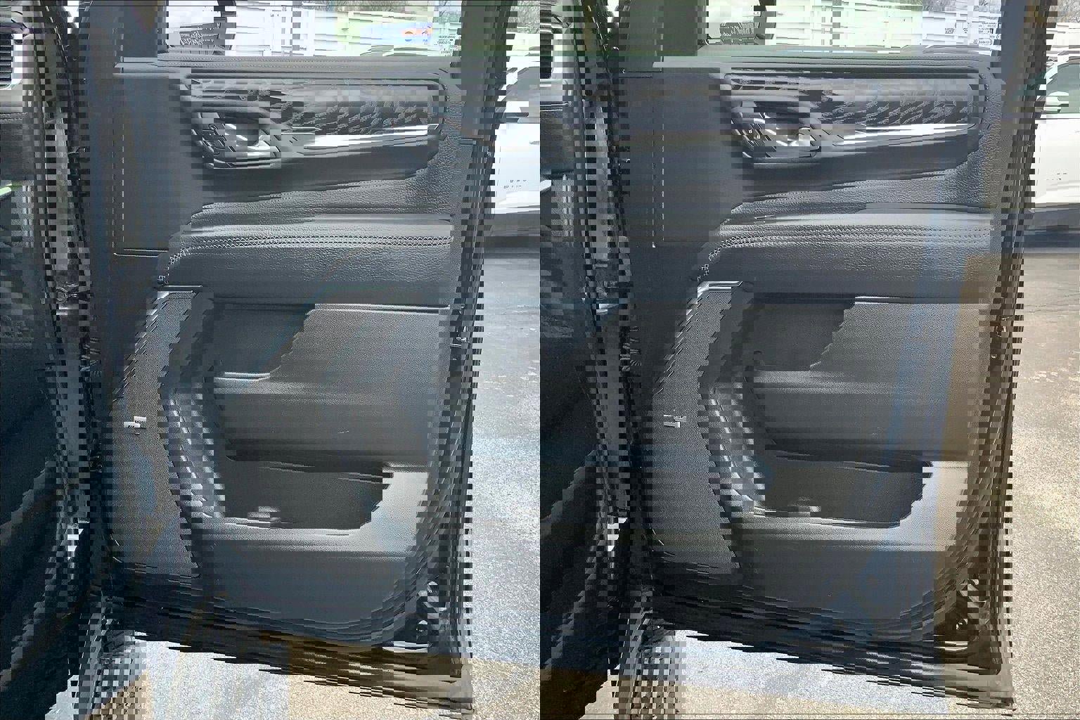 Used 2023 GMC Yukon XL Denali AWD/4WD image 24