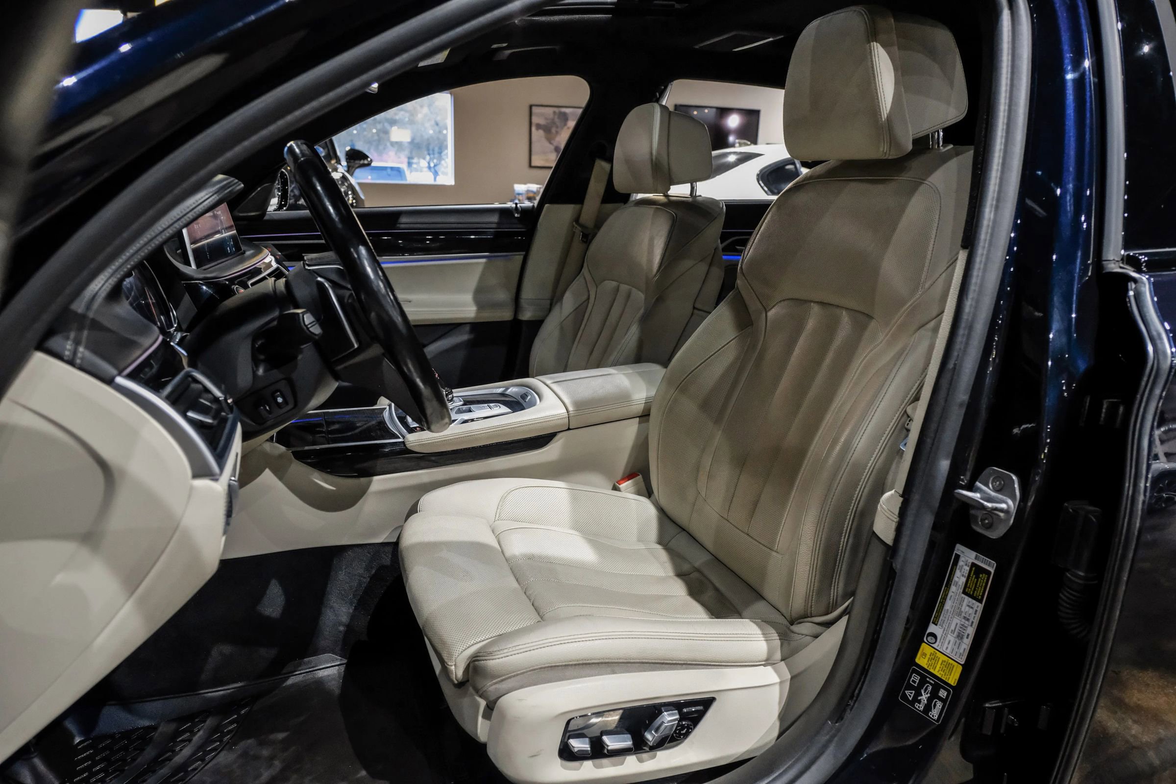Used 2019 BMW 740i xDrive w/ Executive Package AWD/4WD image 33