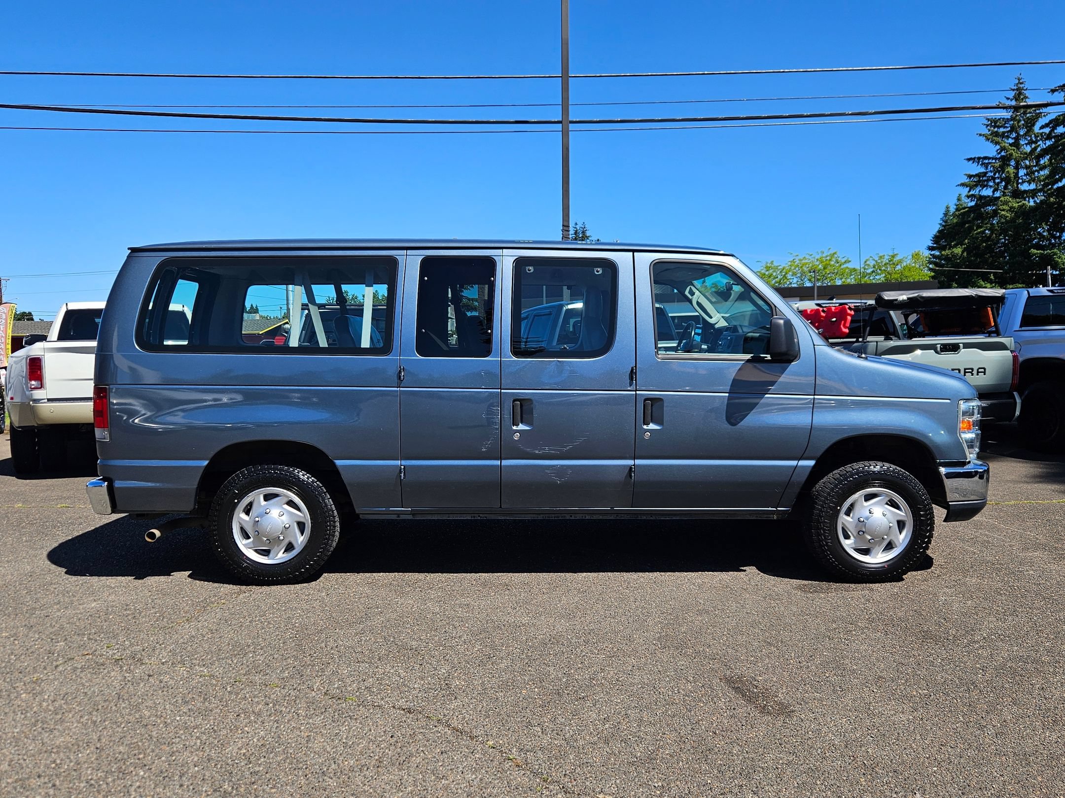 Used 2012 Ford E-150 and Econoline 150 Wagon w/ PWR Windows & Locks Group RWD image 6