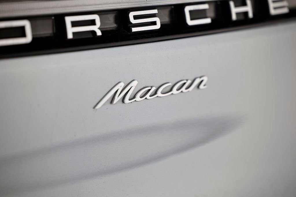 Certified 2025 Porsche Macan image 15