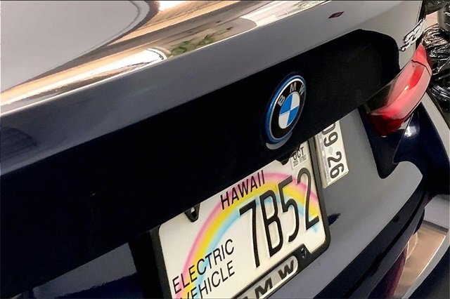Used 2023 BMW 330e w/ Premium Package image 30