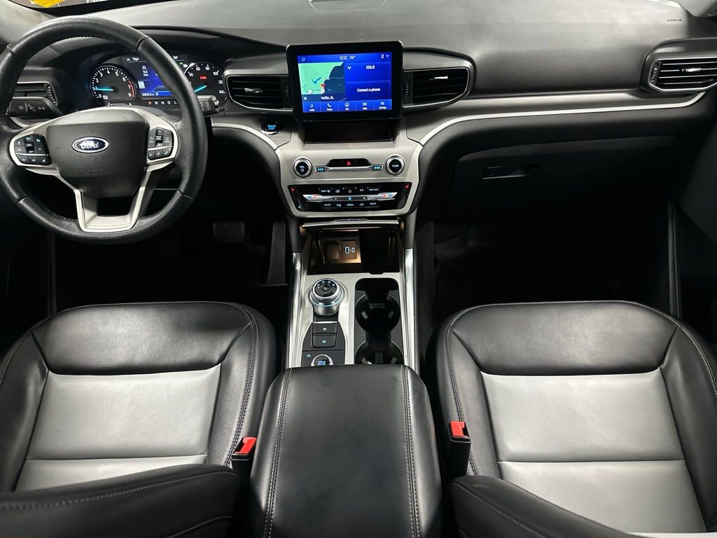 Used 2023 Ford Explorer XLT w/ Equipment Group 202A image 3