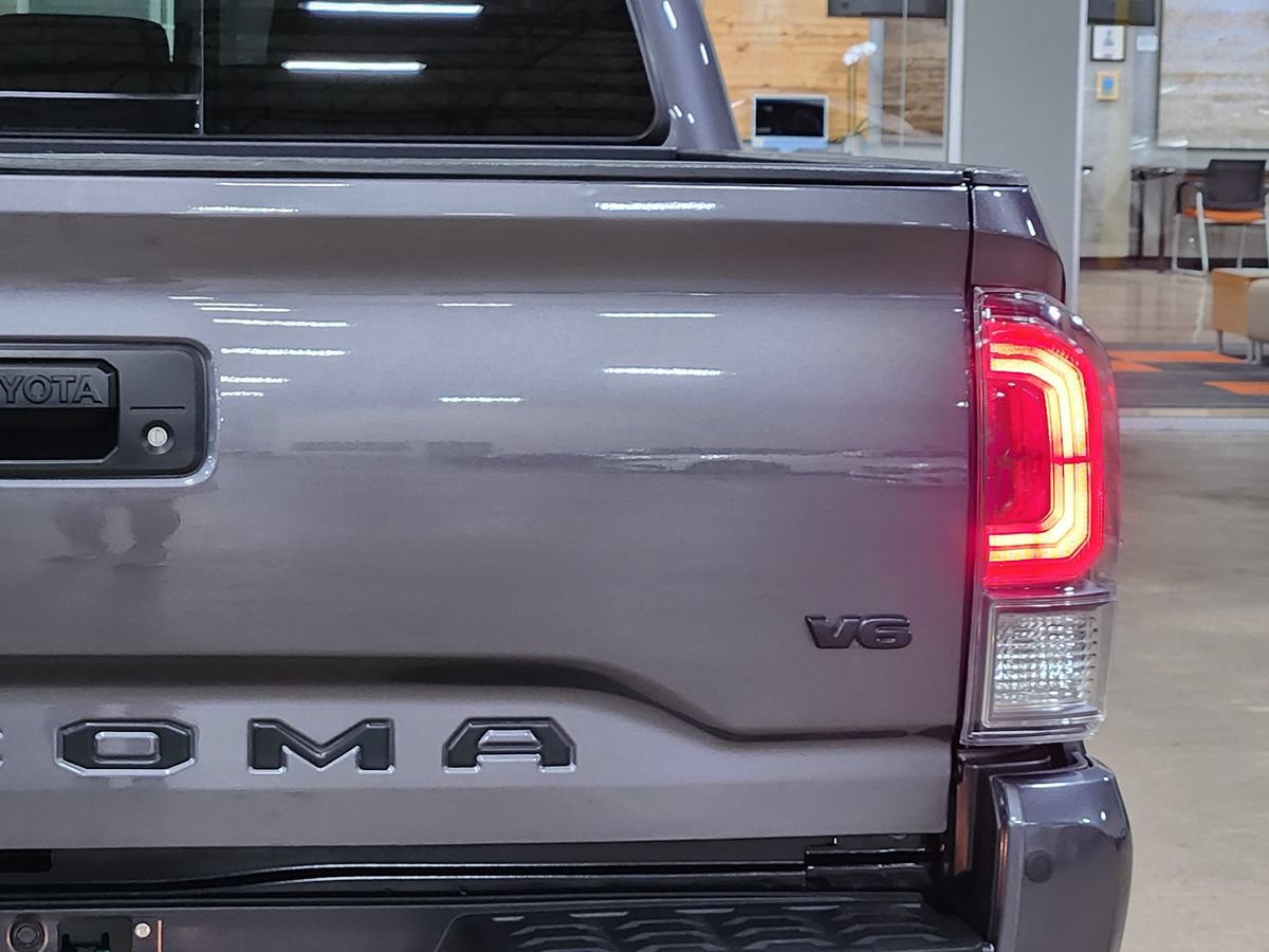 Used 2021 Toyota Tacoma TRD Off-Road w/ Technology Package AWD/4WD image 20