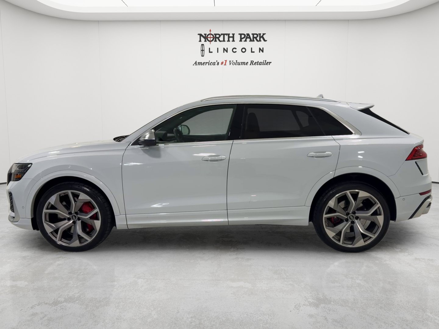 Used 2022 Audi RS Q8 AWD/4WD image 2