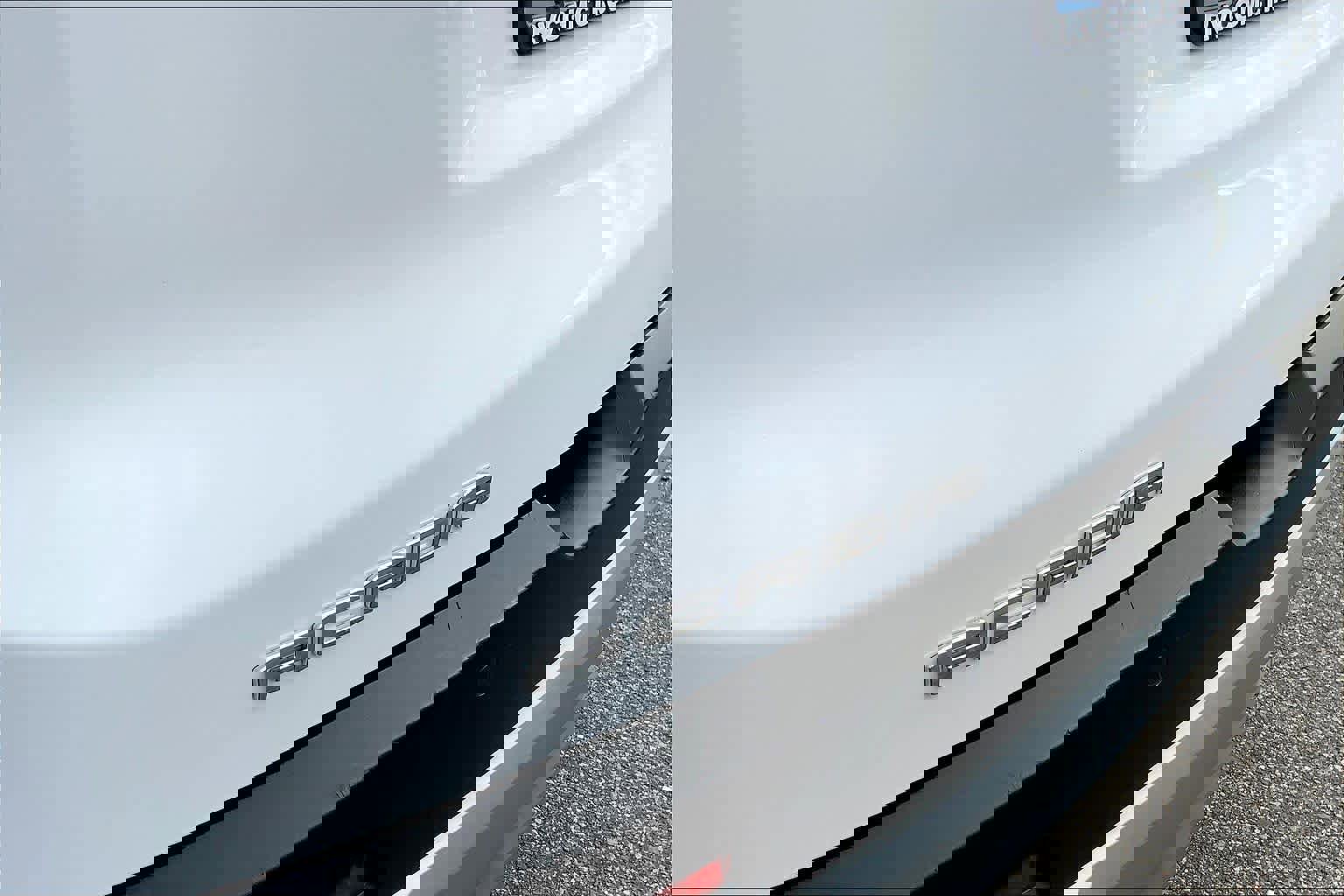 Certified 2023 GMC Acadia SLE w/ Driver Convenience Package image 32