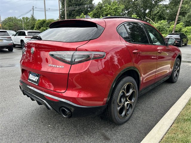 New 2025 Alfa Romeo Stelvio Sprint image 8