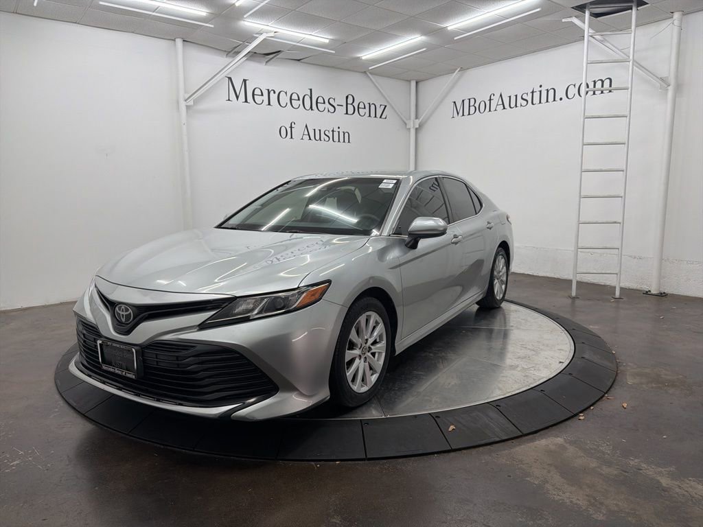 Used 2018 Toyota Camry LE image 2