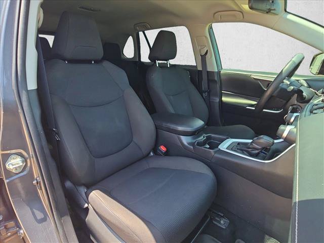 Used 2021 Toyota RAV4 LE AWD/4WD image 19