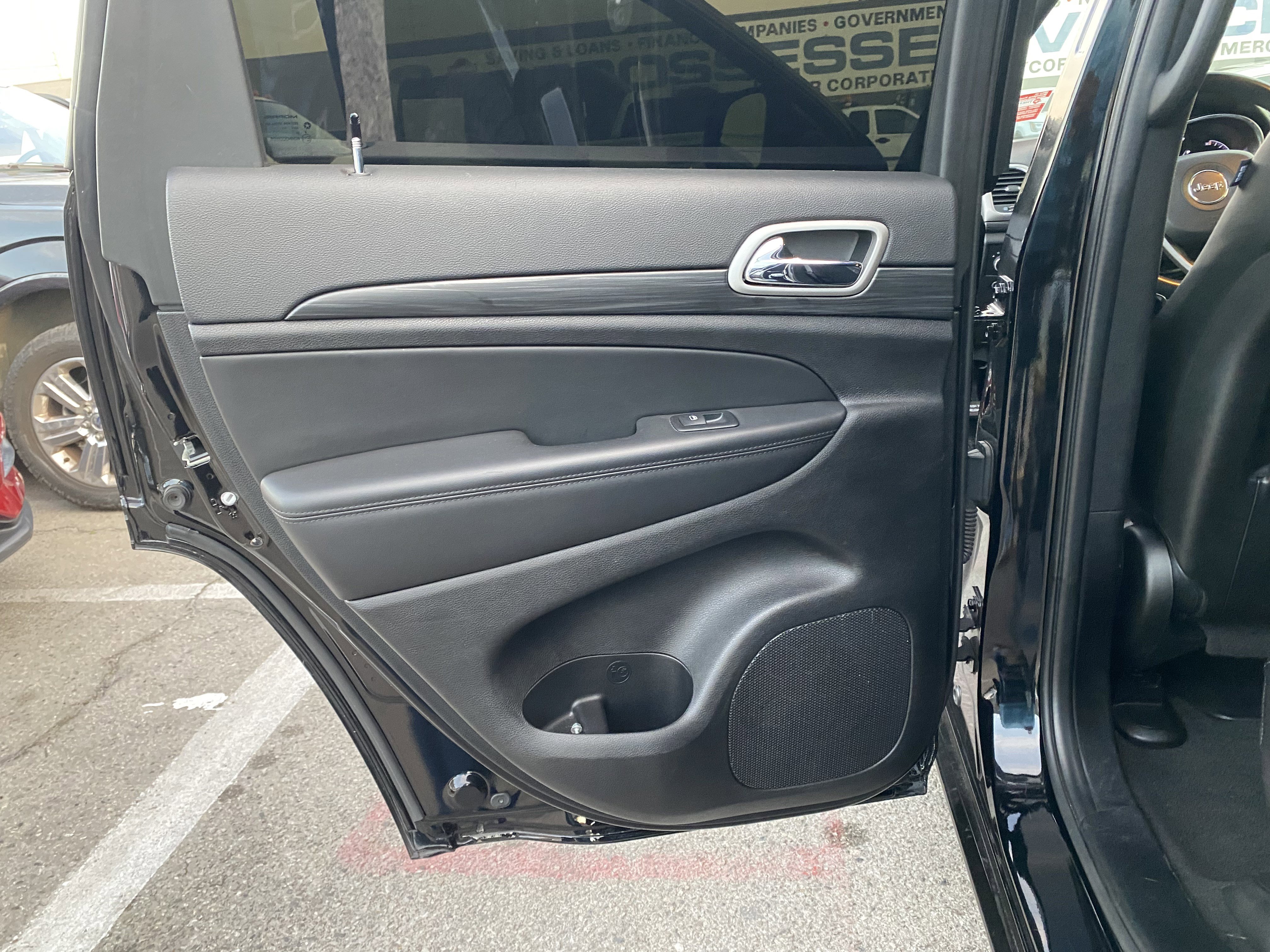 Used 2022 Jeep Grand Cherokee Laredo X image 18