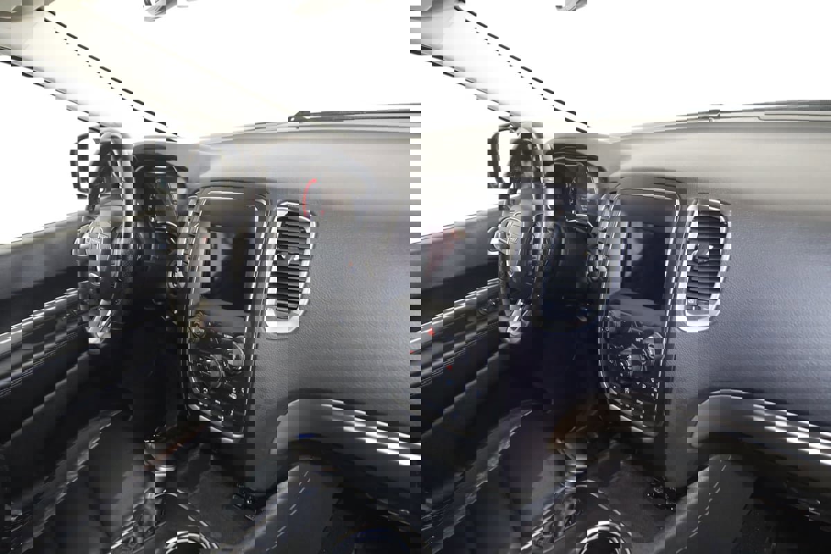 Used 2019 Dodge Durango SXT image 39