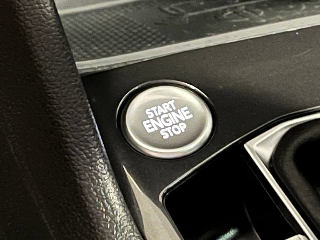 Certified 2023 Volkswagen Tiguan SE R-Line AWD/4WD image 16