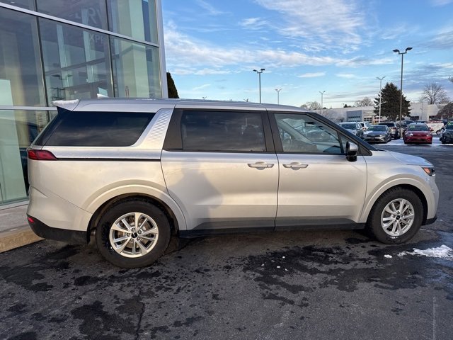 Certified 2023 Kia Carnival LX image 5