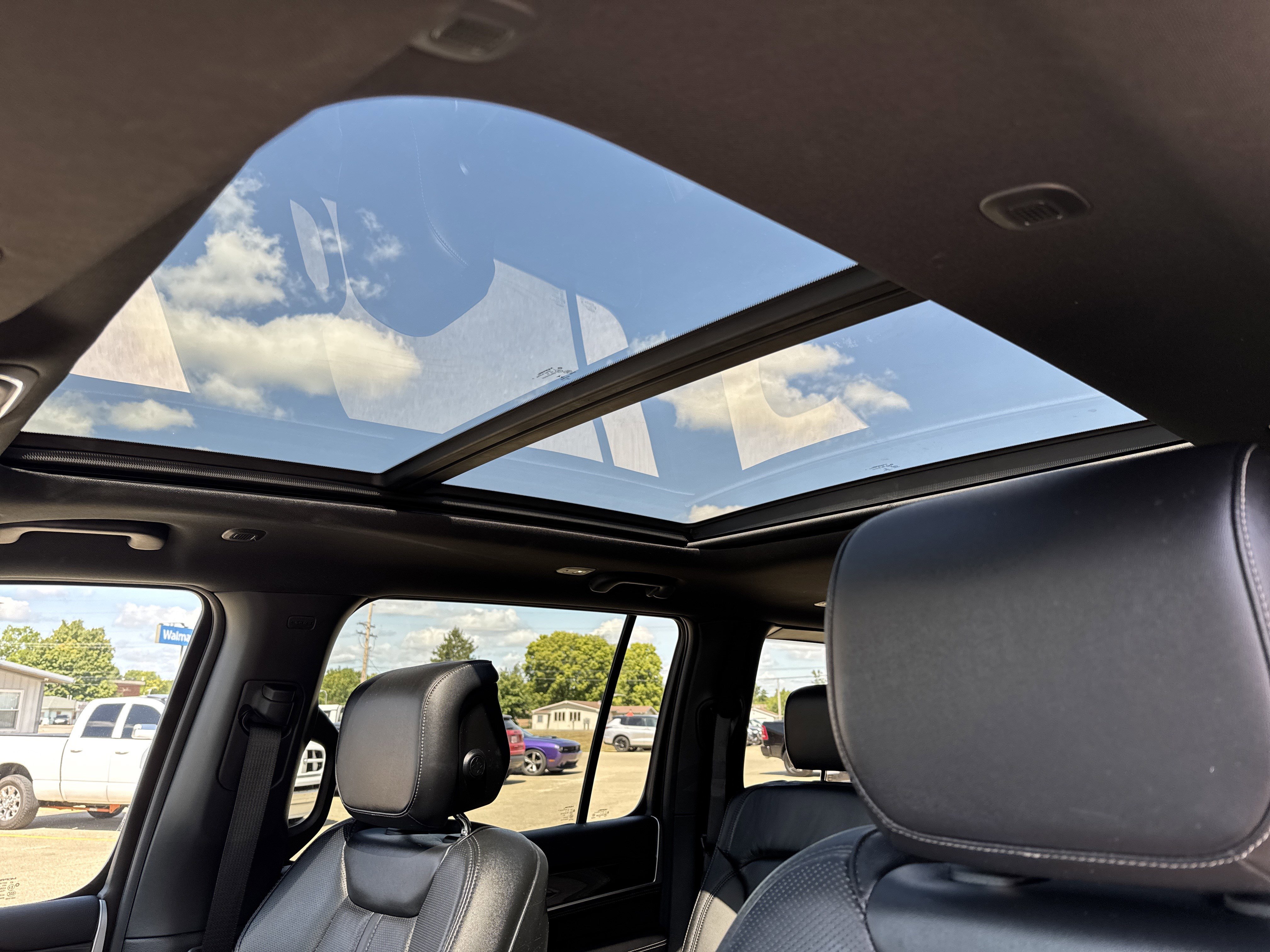 Used 2022 Jeep Wagoneer Series I w/ Premium Group I image 17