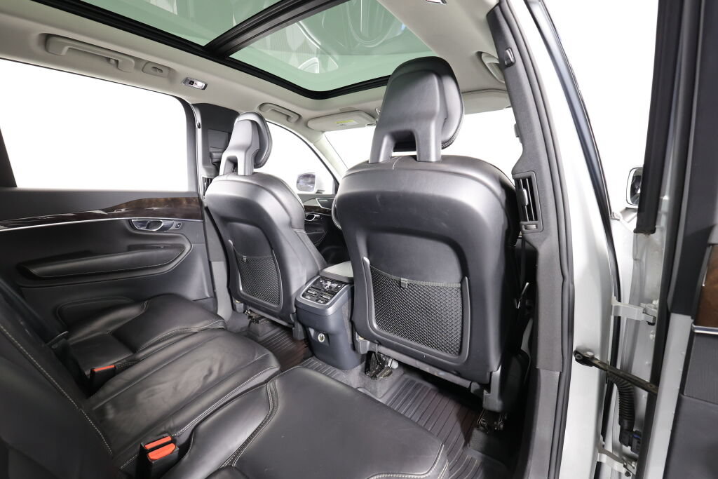 Used 2016 Volvo XC90 T6 Momentum w/ Momentum Plus Package AWD/4WD image 18