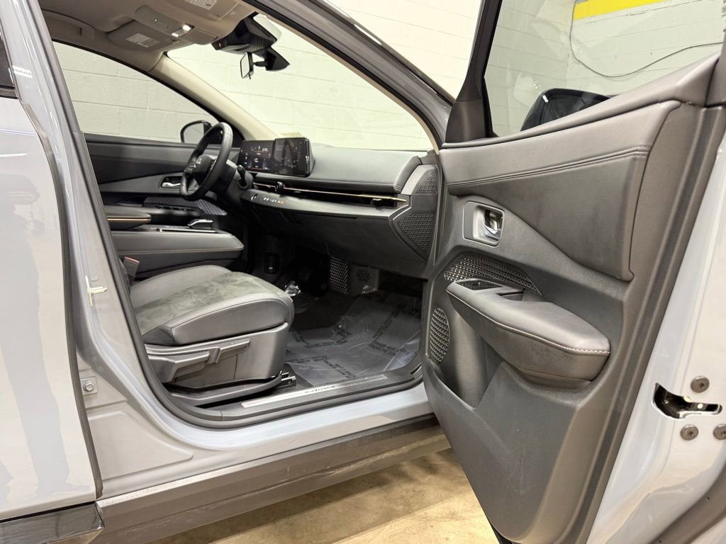 Used 2023 Nissan Ariya AWD image 41