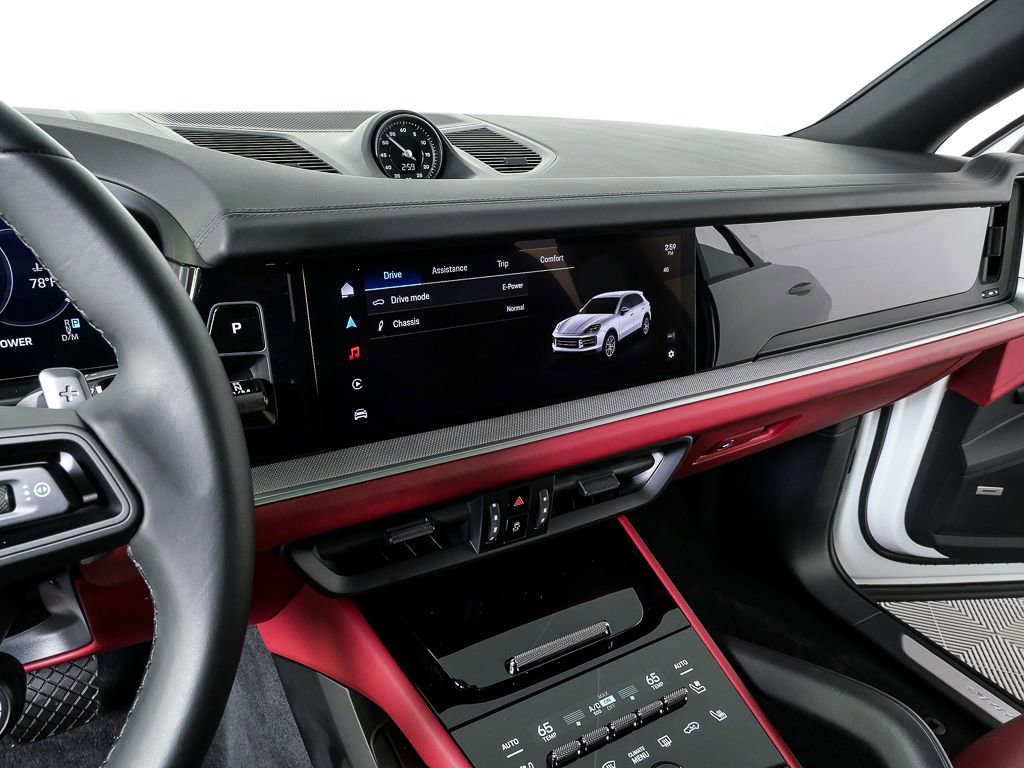 Certified 2024 Porsche Cayenne AWD/4WD image 13