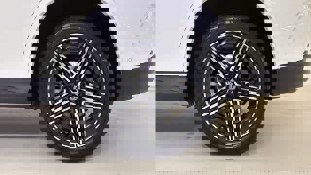 Used 2023 Mercedes-Benz GLC 300 4MATIC image 12