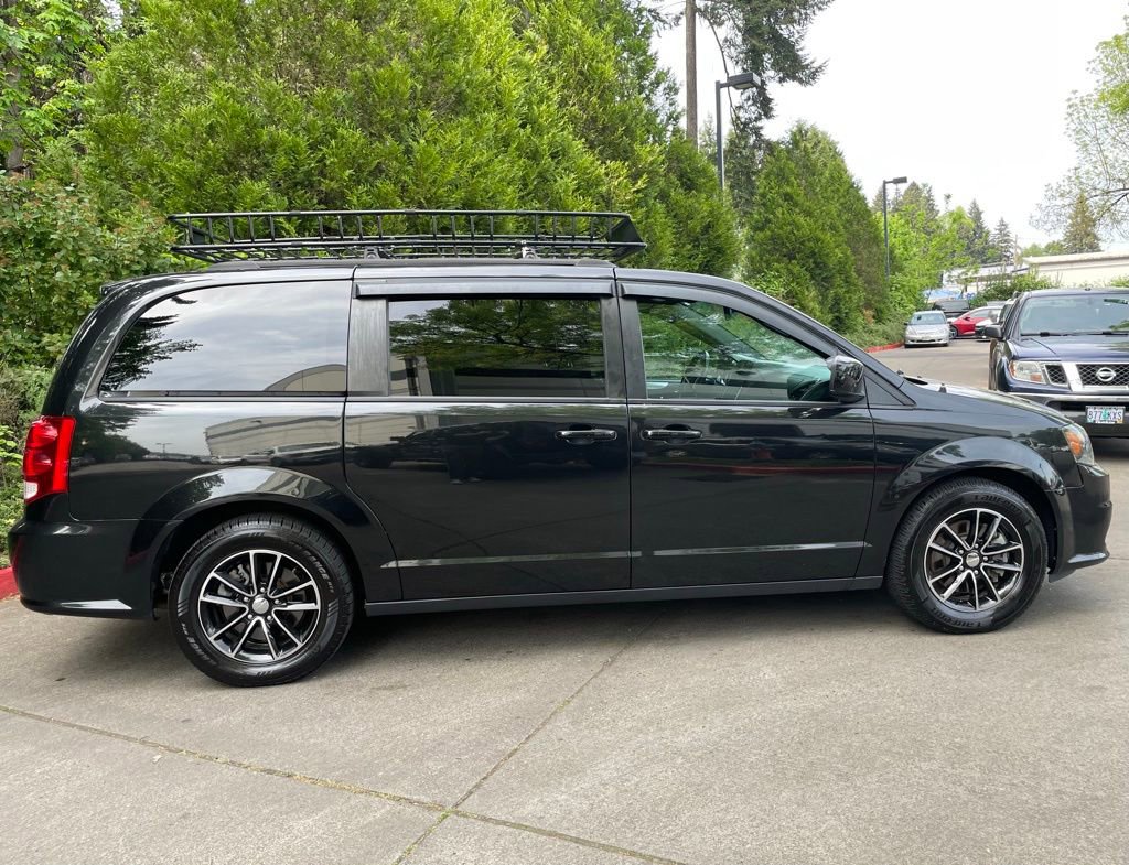 Used 2019 Dodge Grand Caravan GT FWD image 3