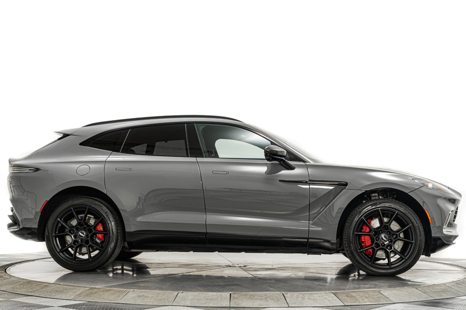 Used 2021 Aston Martin DBX image 46