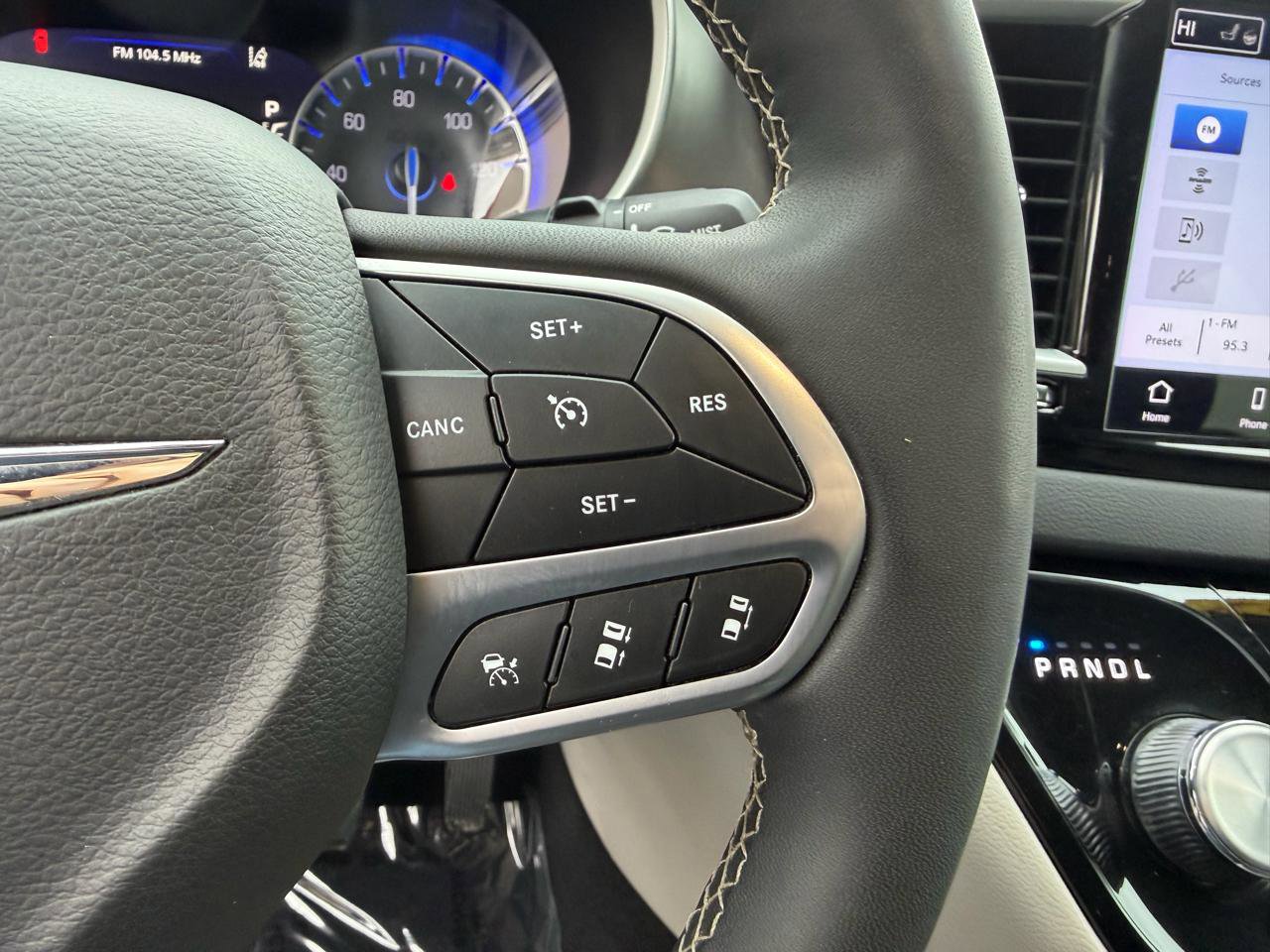 Used 2024 Chrysler Pacifica Touring-L image 28