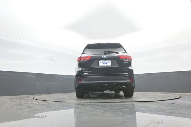 Used 2019 Toyota Highlander XLE image 32