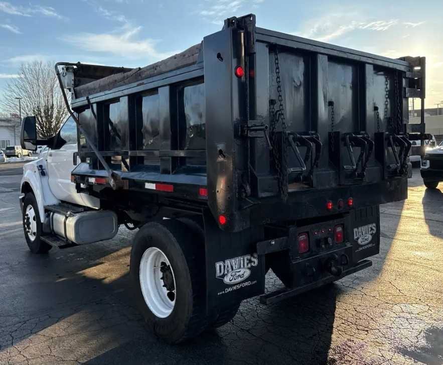 Used 2017 Ford F750 2WD Regular Cab Super Duty image 6