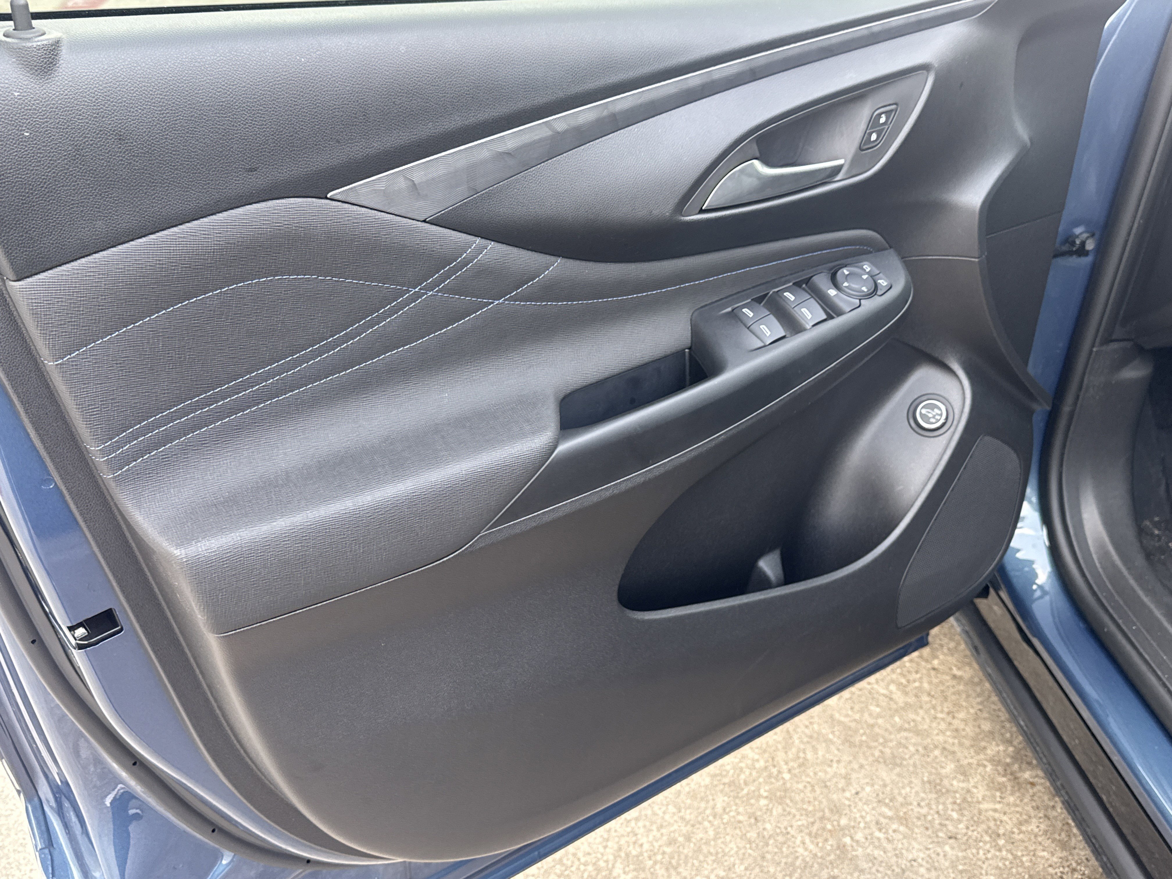 Used 2026 Buick Envista Sport Touring w/ Convenience I Package FWD image 3