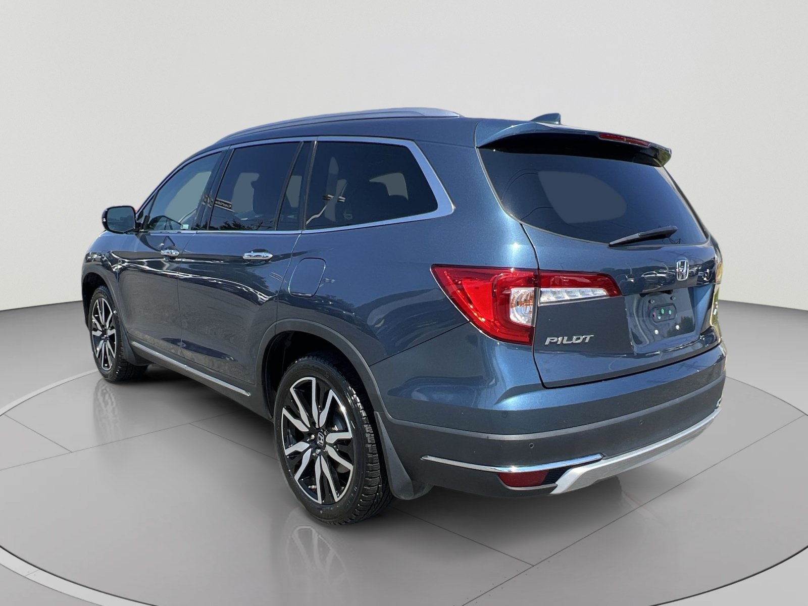 Used 2021 Honda Pilot Touring image 3