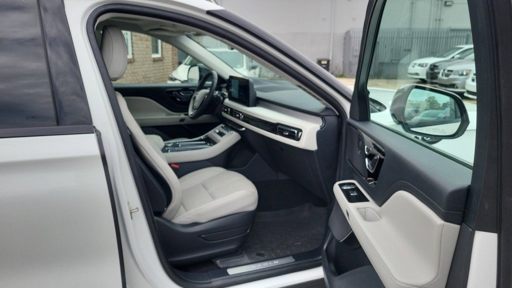 Used 2025 Lincoln Aviator Reserve w/ Jet Appearance Package AWD/4WD image 18