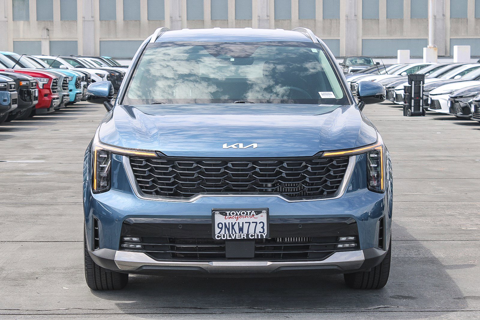 Used 2025 Kia Sorento EX AWD/4WD image 2