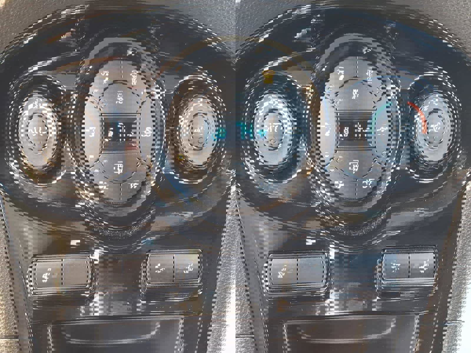 Used 2014 Ford Fiesta SE w/ Equipment Group 201A image 23