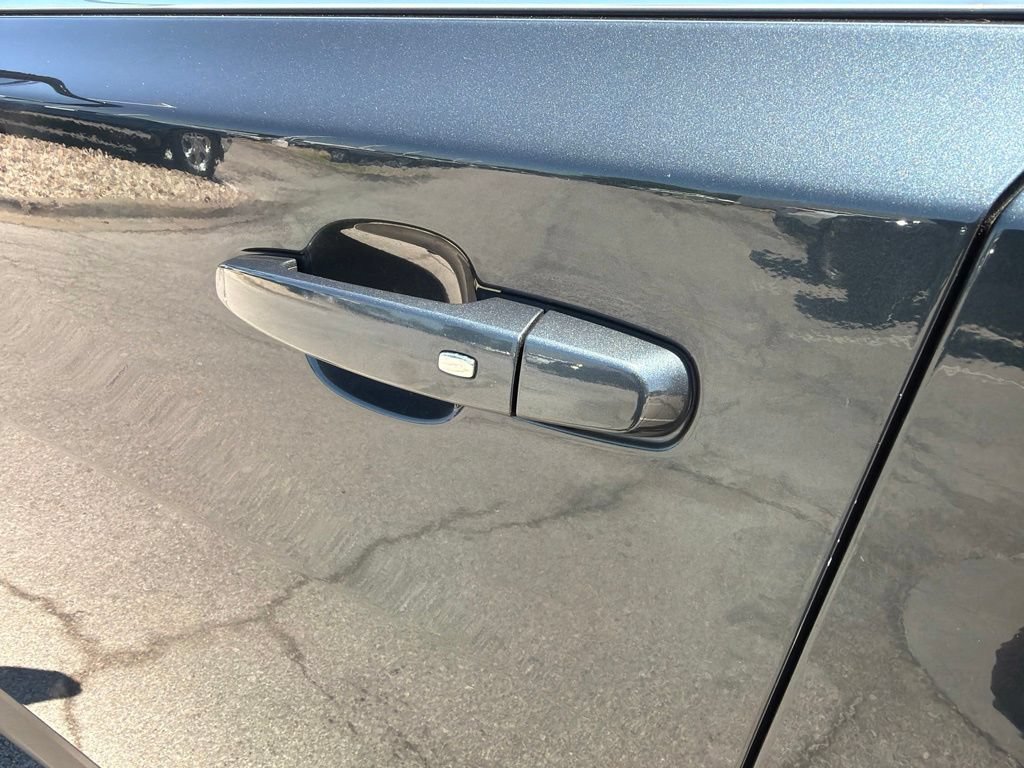 Used 2019 Chevrolet Traverse LT w/ LPO, Floor Liner Package AWD/4WD image 12