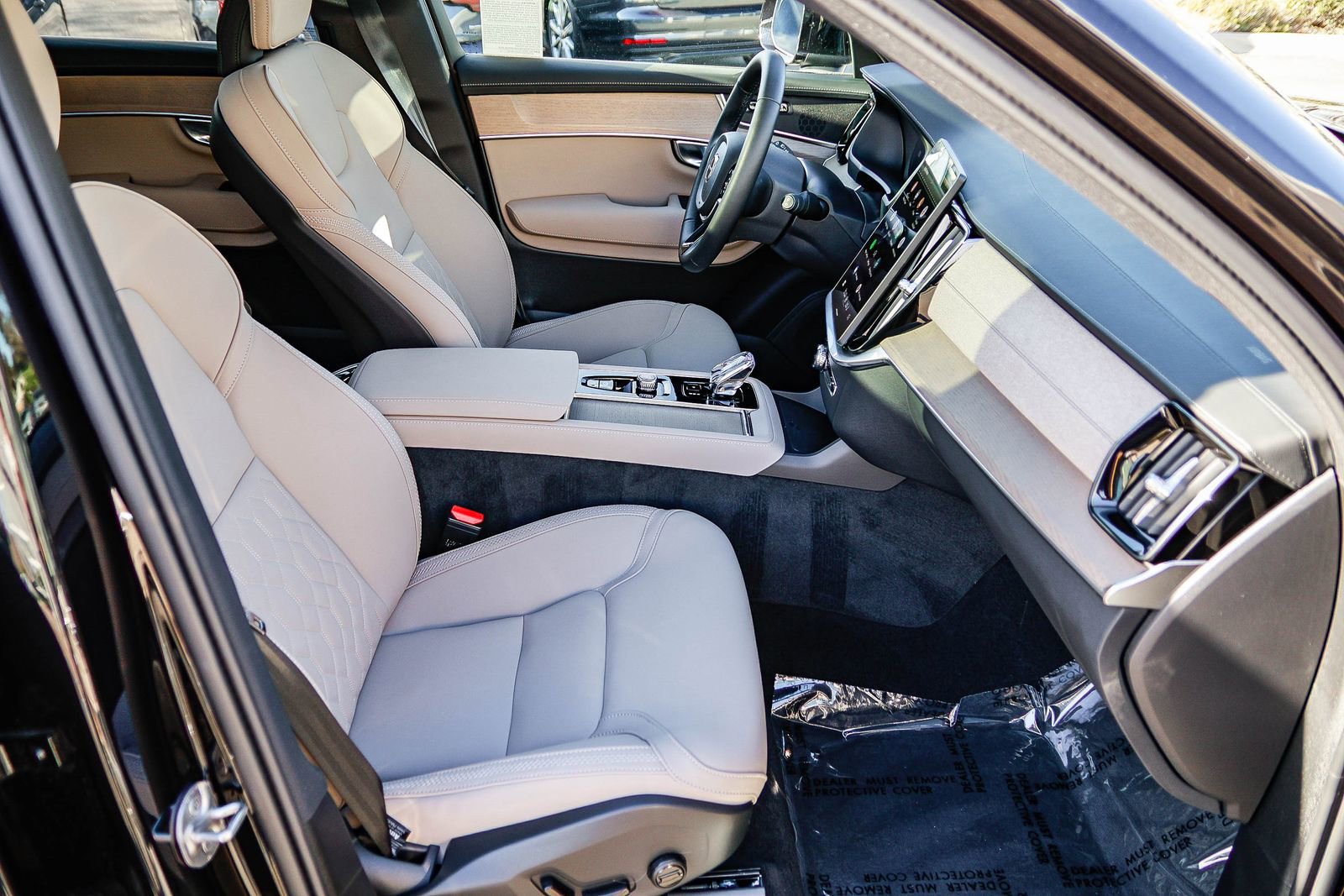 Certified 2026 Volvo XC90 B6 Plus w/ Protection Package image 19