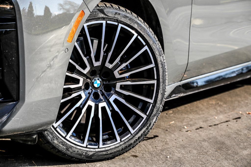 Used 2025 BMW 760i xDrive w/ Executive Package AWD/4WD image 9