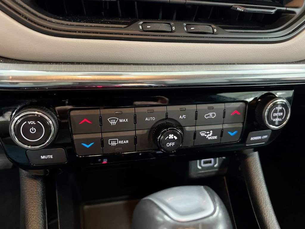 Used 2024 Jeep Compass Limited AWD/4WD image 11