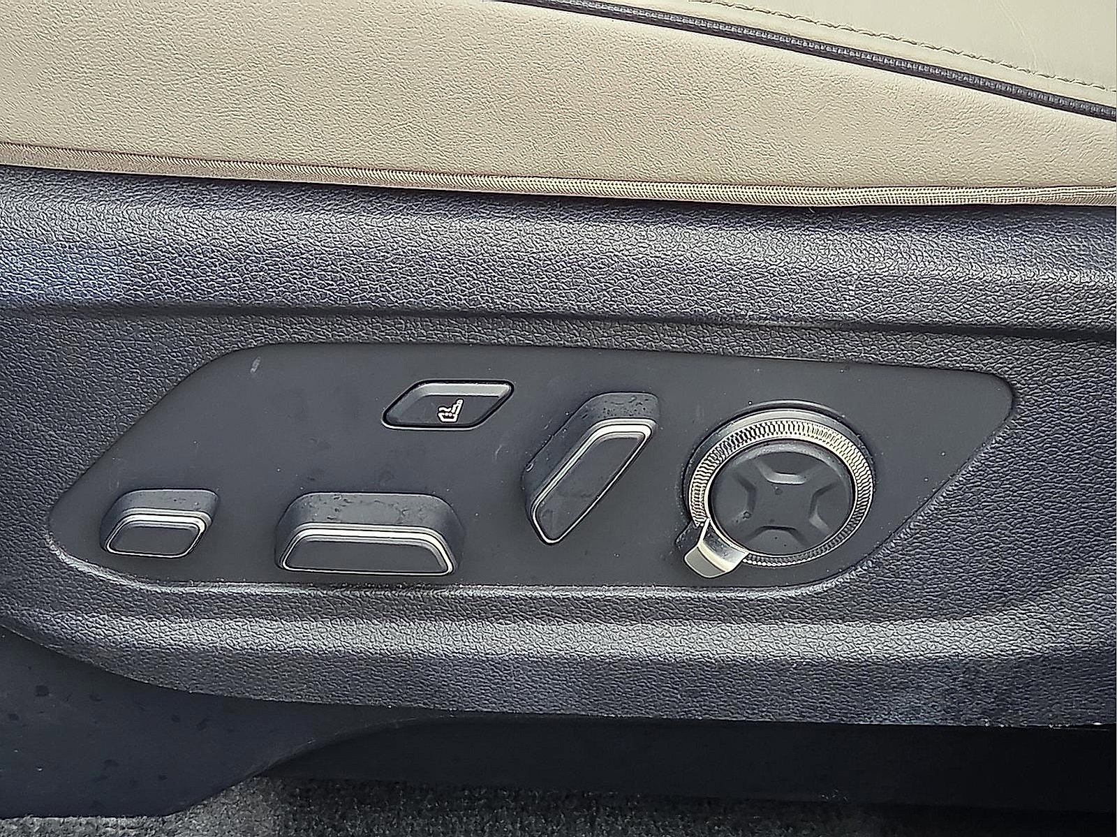 Used 2024 Hyundai Palisade Calligraphy image 16