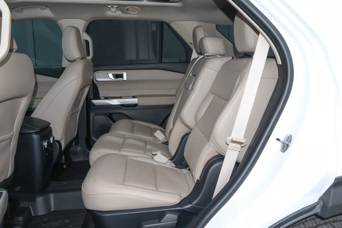 Used 2021 Ford Explorer Limited w/ Equipment Group 301A image 8