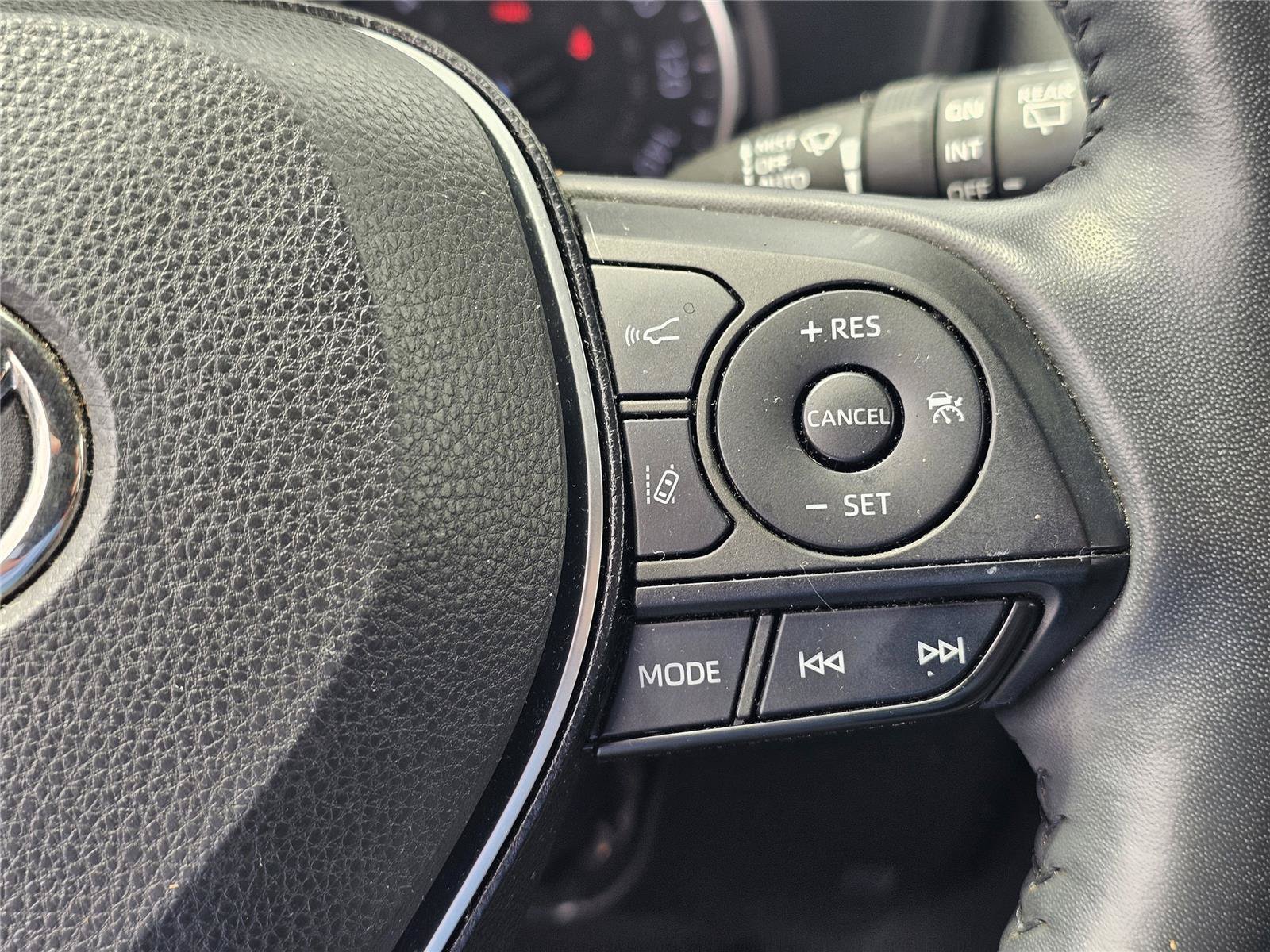 Used 2021 Toyota RAV4 XLE Premium AWD/4WD image 23