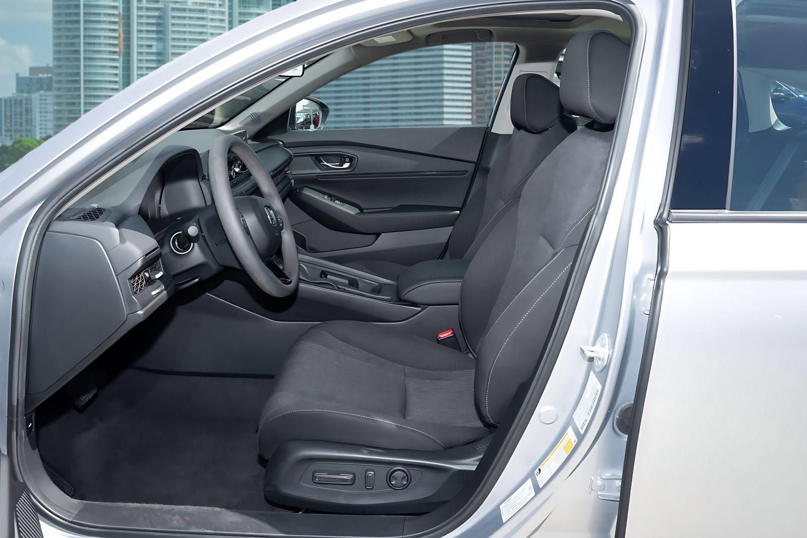 Certified 2025 Honda Accord SE image 15