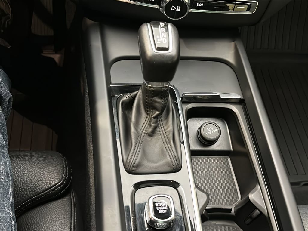 Used 2019 Volvo XC60 T5 Momentum w/ Premium Package AWD/4WD image 30
