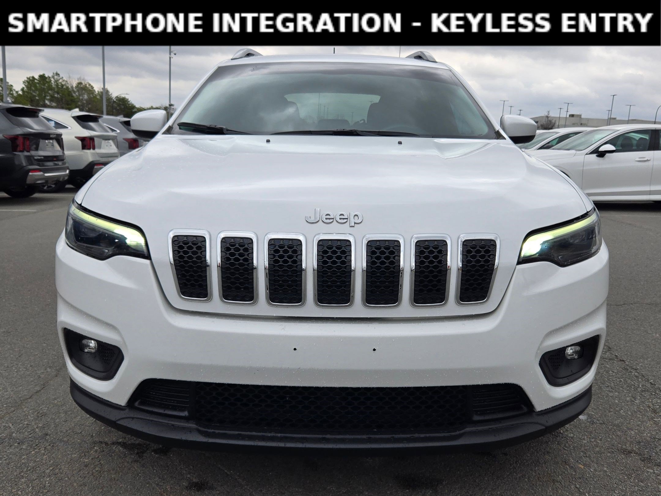 Used 2019 Jeep Cherokee Latitude w/ Popular Appearance Group image 2
