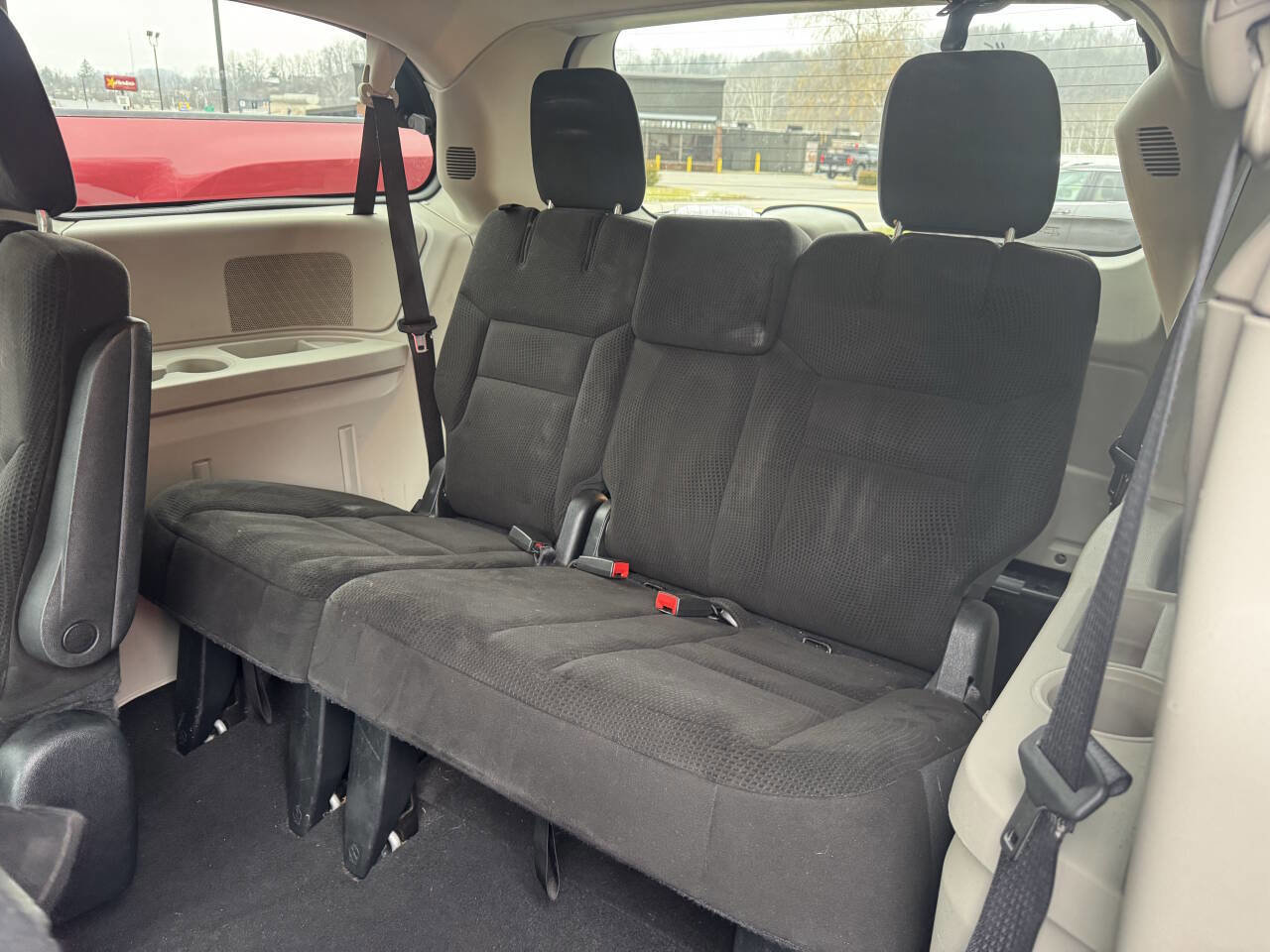Used 2016 Dodge Grand Caravan SXT w/ Rear Park Assist Package FWD image 11