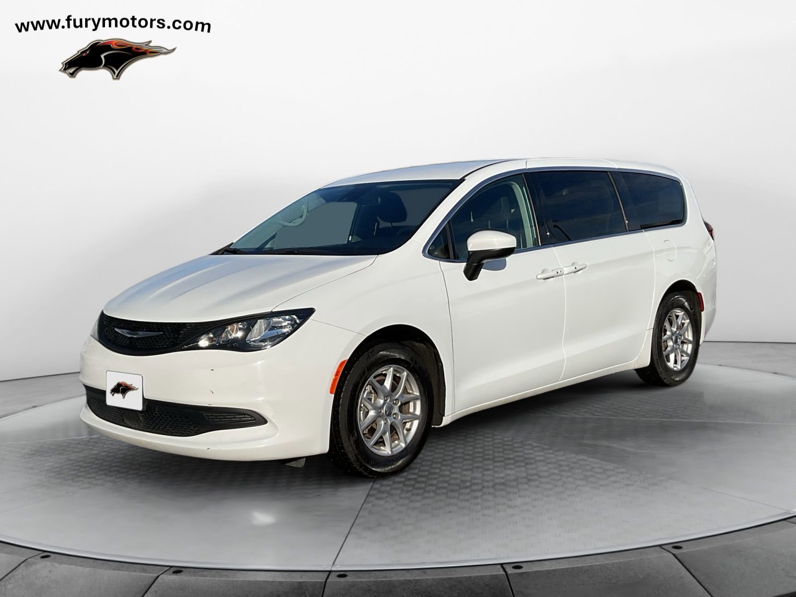 Used 2023 Chrysler Voyager LX image 7