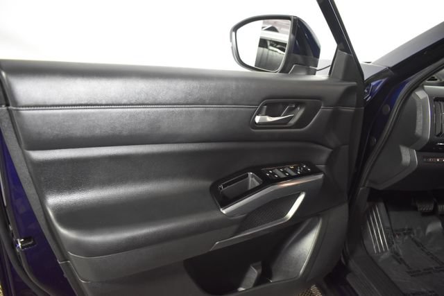 Used 2022 Nissan Pathfinder SL w/ SL Black Package AWD/4WD image 7